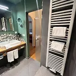 布鲁萨特伽尼酒店 3*