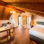 Garni Brunnthaler Hotell 3*