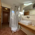 布鲁萨特伽尼酒店 酒店 3*